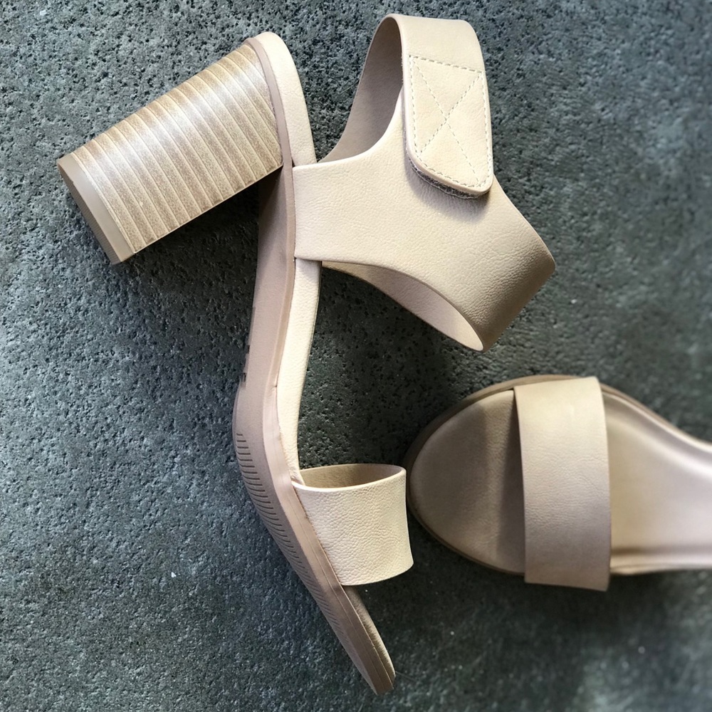 Restock! Soda Natural Velcro Strap Stacked HEEL - Picture 10 of 11